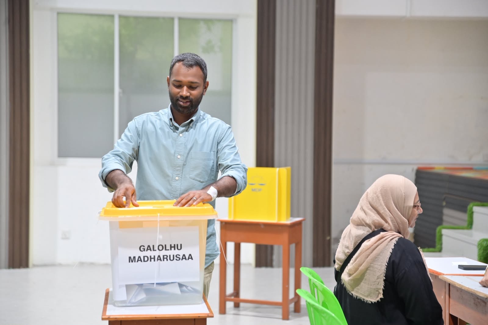 އަންނި އަށް މީކާއީލް މަރުހަބާ ވިދާޅުވެއްޖެ