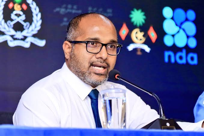 އުމަރުގެ ޙުކުމާއެކު އިޙްސާންގެ އިސްތިއުފާވެސް ފެނިދާނެ؟