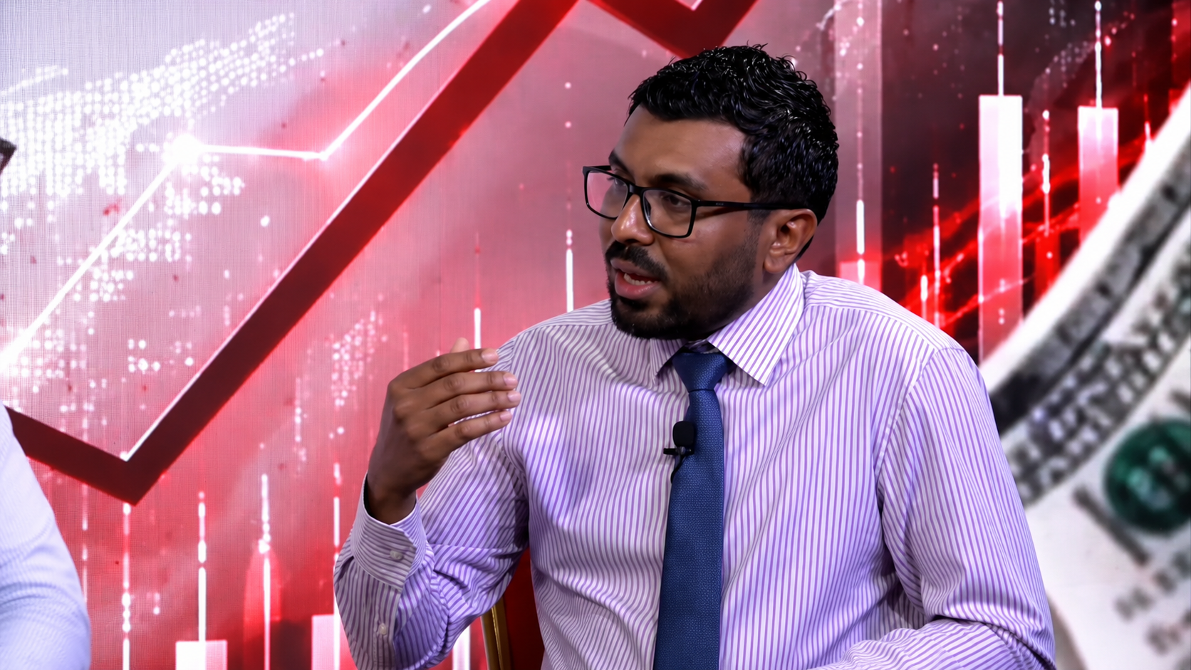 ޑޮލަރު މާރުކުރުމުގެ ސިޔާސަތުން ރިޒާވް ސަލާމަތްވި، އެކަމަކު ކަޅު ބާޒާރުގެ ރޭޓް އަތްނުފޯރާ ފަށަށް! - ޝަރުވަސް