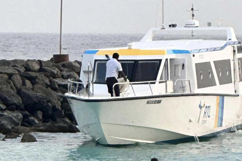ހުވަދުއަތޮޅުގެ އާރްޓީއެލް ފެރީތައް ހަލާކުވެ ރަށުބަންދުވެއްޖެ