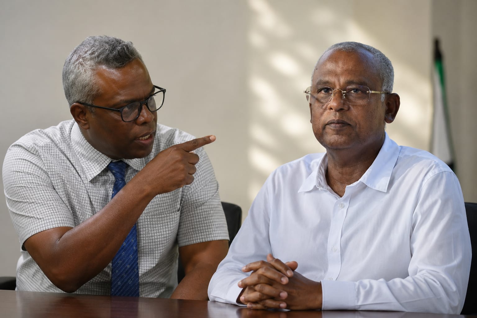 އިޤްތިޞާދު ފުނޑުފުނޑުކޮށްފަ ޞާލިޙު އަލުން ވެރިކަމަށް ކުރިމަތިލަނީ ޖަލަށް ދާން ޖެހިދާނެތީ!