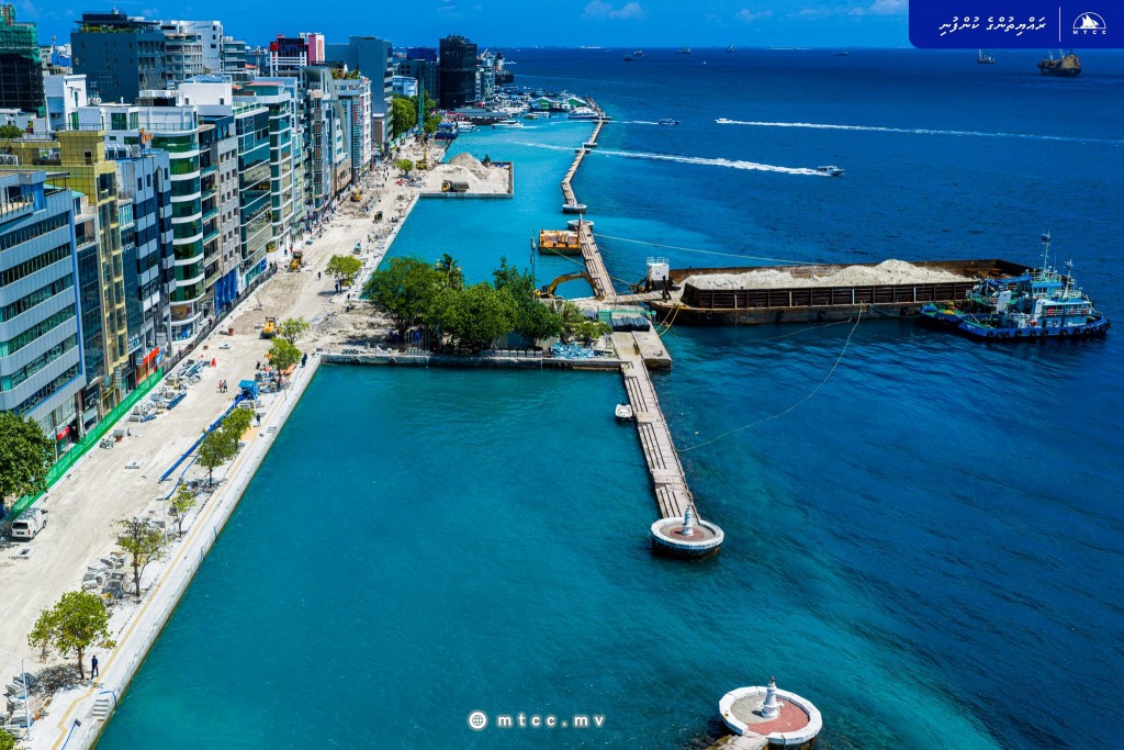 އިއްޒުއްދީން ފާލަމުން ފެށިގެން ހެންވޭރު ފެރީ ޓާމިނަލާ ހަމަޔަށް ބަންދުކުރަނީ